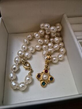 GORGEOUS!! Carolee Gold Pearl Pendant Necklace with Multicolor Gem Accents